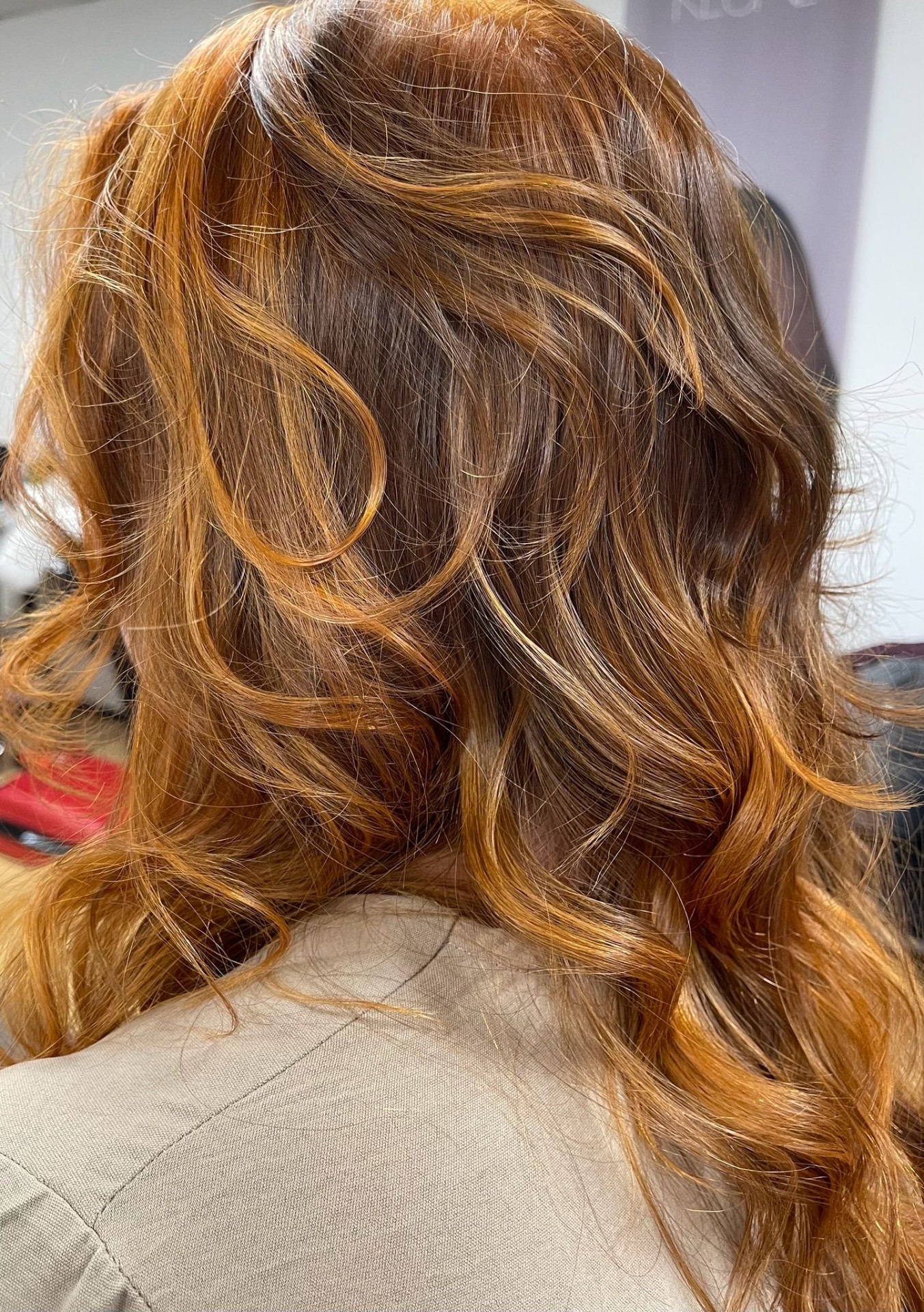 Coloração cobre com ondas soltas
