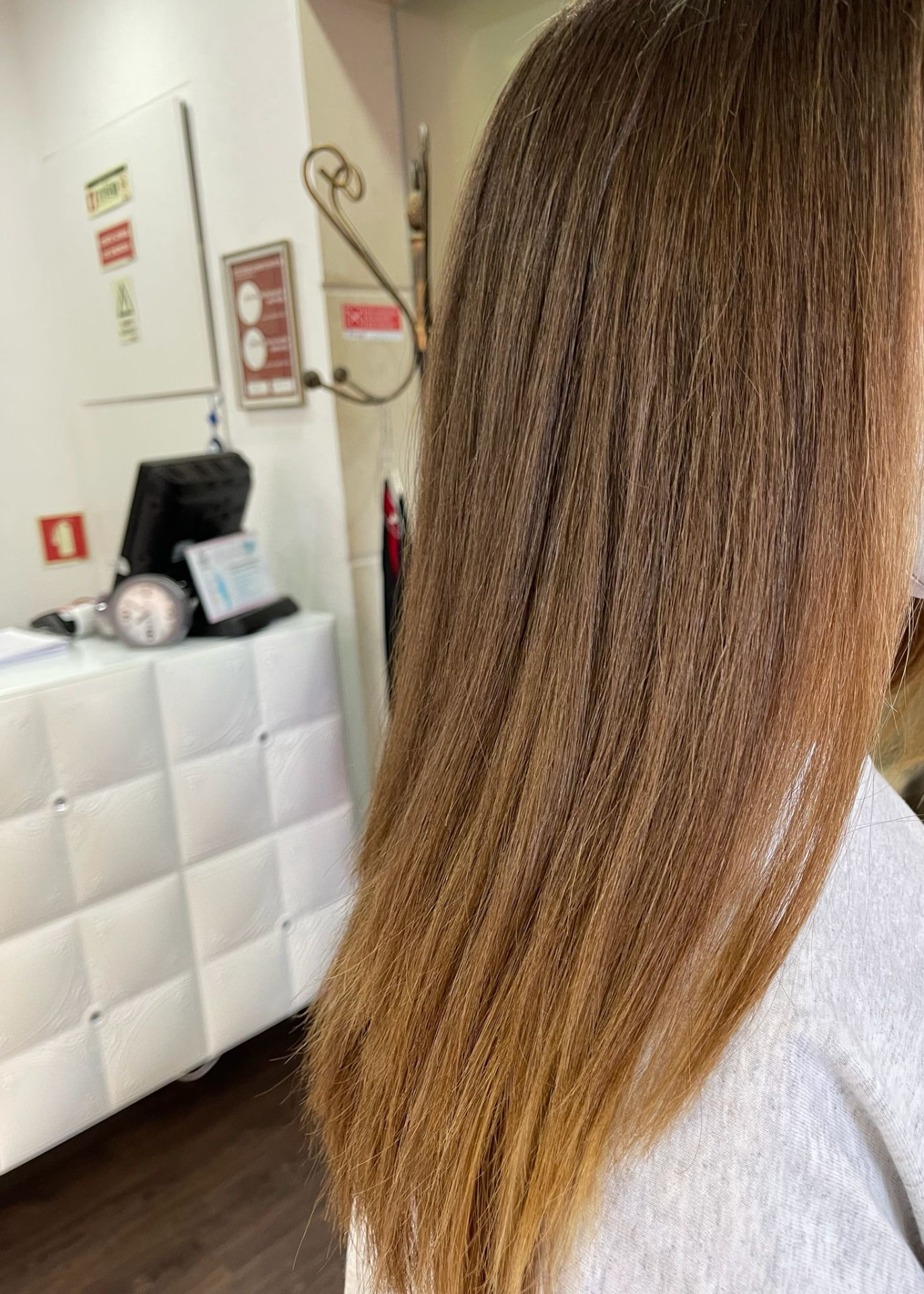 Castanho degradê em cabelo liso