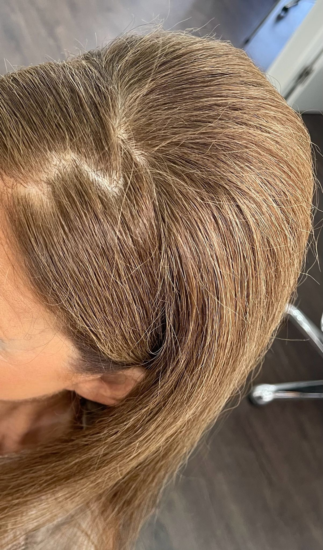 Coloração loiro natural com raiz esbatida