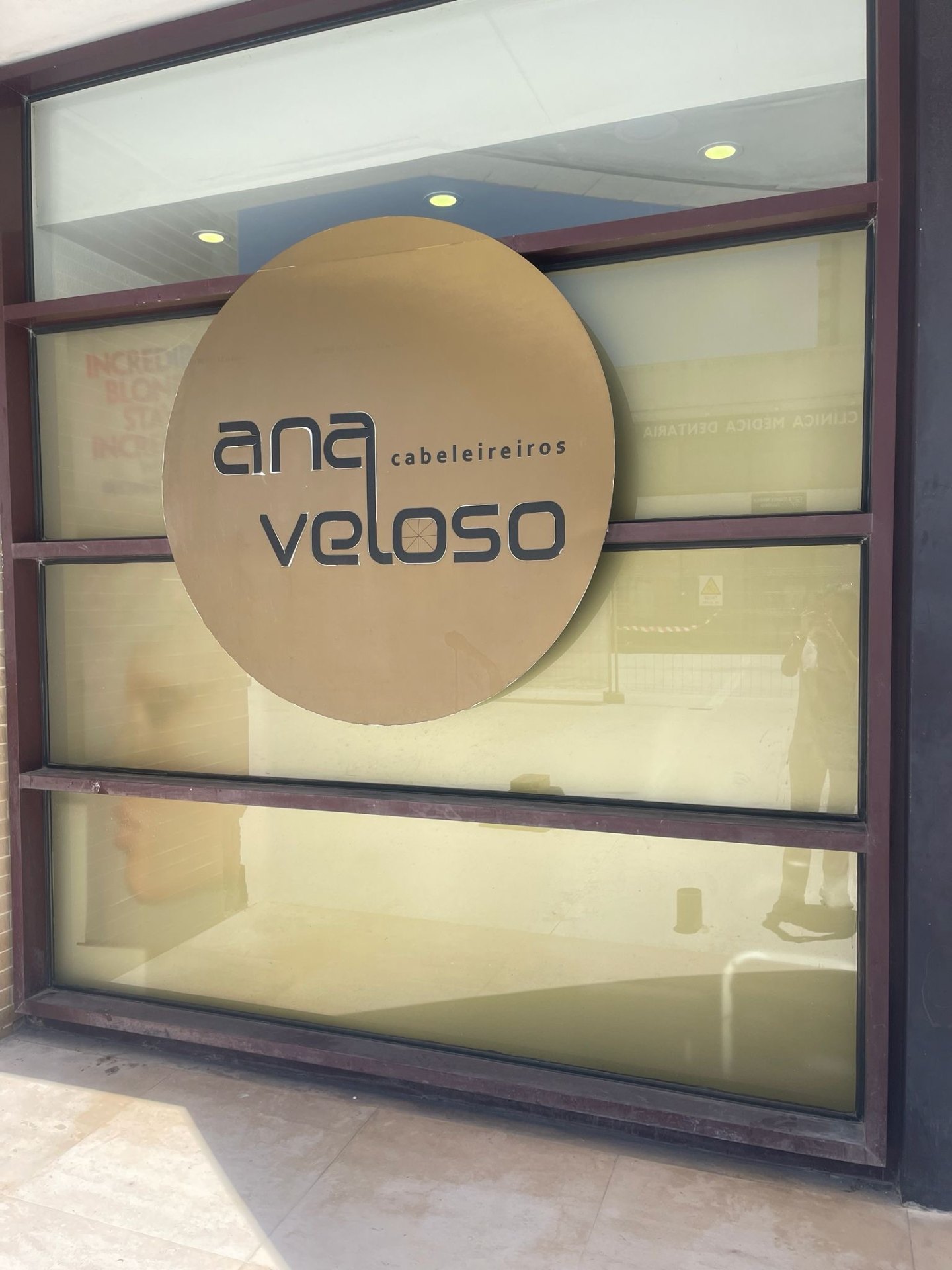 Fachada do salão Ana Veloso Cabeleireiros