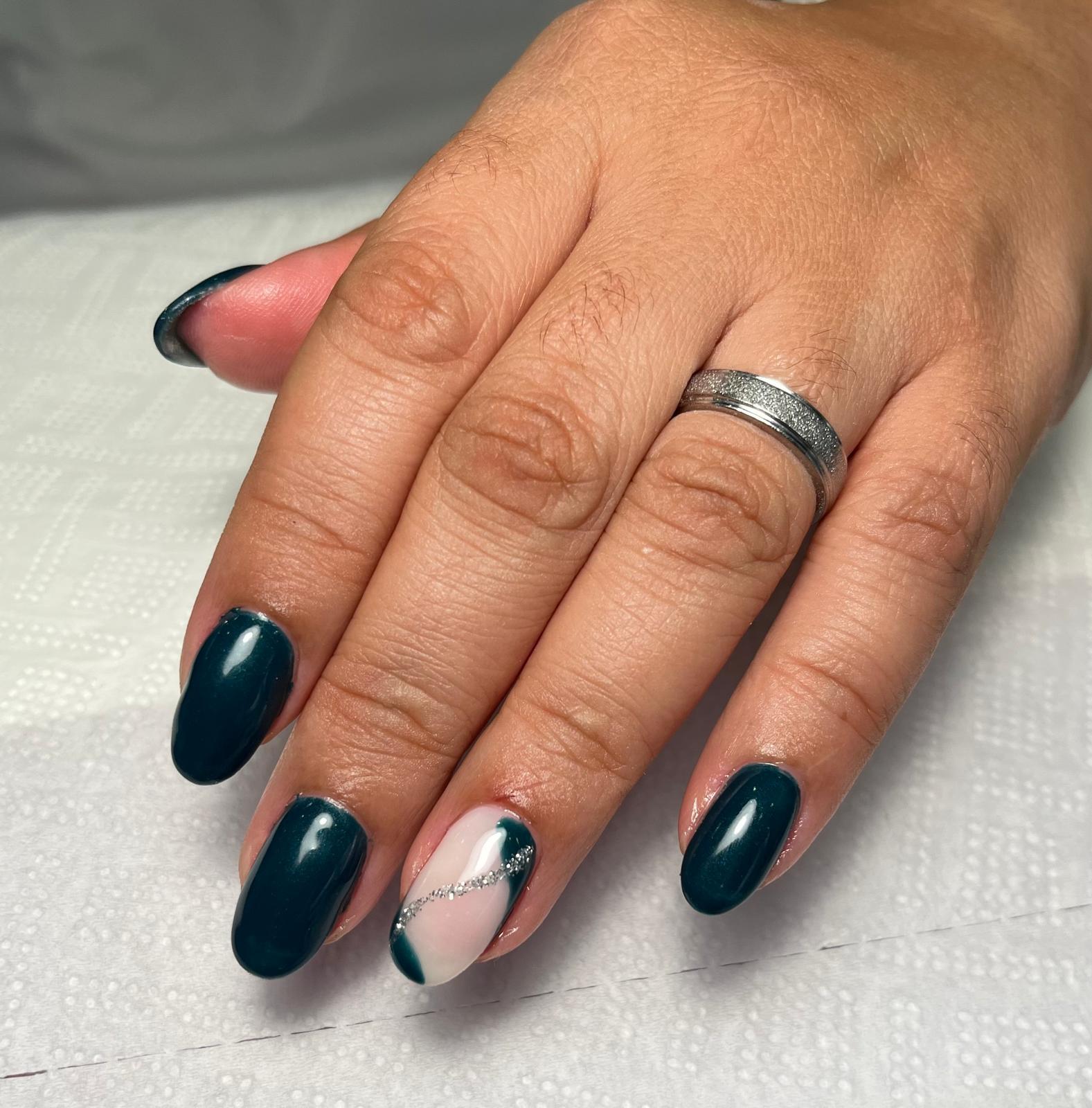 Nail art criativa multicolor